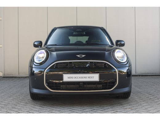 Mini 5-Deurs Cooper C Automaat / Favoured / Pakket L / 17" U-Spoke grey ActivLease financial lease
