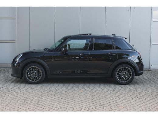 Mini 5-Deurs Cooper C Automaat / Favoured / Pakket L / 17" U-Spoke grey ActivLease financial lease