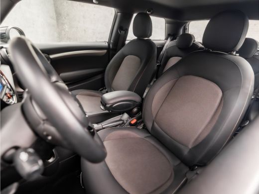 Mini Cooper 1.5 Cooper Chili Sport (NAVIGATIE, DEALER ONDERHOUDEN, CLIMATE, LED KOPLAMPEN, SPORTSTOELEN, CRUI... ActivLease financial lease