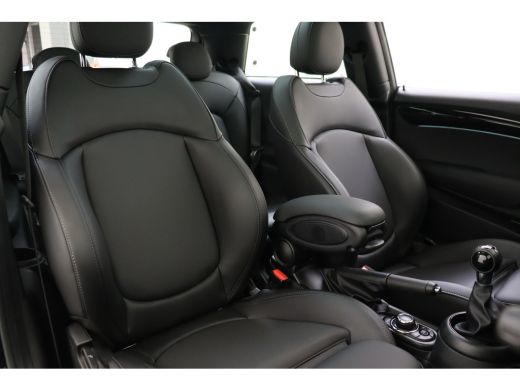 Mini Cooper S Cooper S Classic / Panoramadak / Sportstoelen / Comfort Access / Stuurverwarming / LED / Head-Up ... ActivLease financial lease