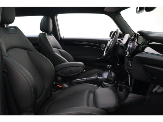 Mini Cooper S Cooper S Classic / Panoramadak / Sportstoelen / Comfort Access / Stuurverwarming / LED / Head-Up ... ActivLease financial lease