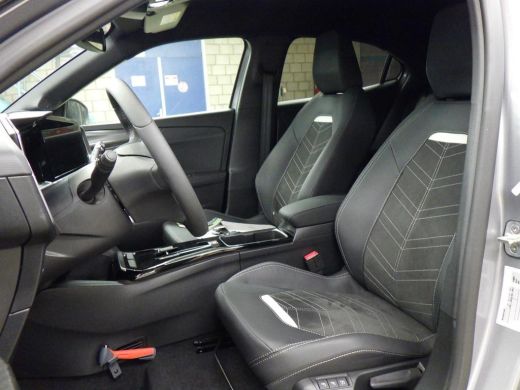 Opel Mokka-e Long Range GS 54 kWh 156pk | Alcantara/Leder | Massage | Warmtepomp | Navigatie | Achteruitrijcam... ActivLease financial lease
