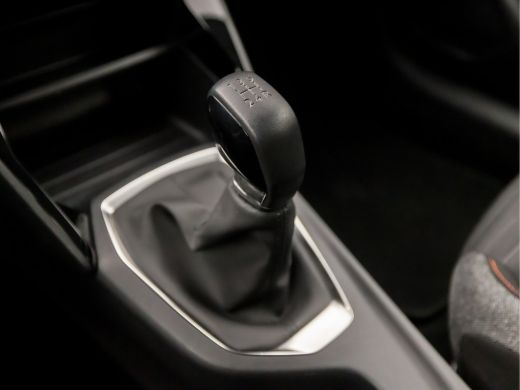 Peugeot 208 1.2 PureTech Active GT Sport (APPLE CARPLAY, GROOT NAVI, LM VELGEN, LANE ASSIST, SPORTSTOELEN, PA... ActivLease financial lease