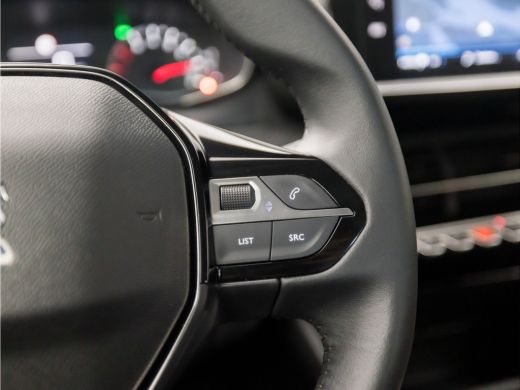 Peugeot 208 1.2 PureTech Active GT Sport (APPLE CARPLAY, GROOT NAVI, LM VELGEN, LANE ASSIST, SPORTSTOELEN, PA... ActivLease financial lease