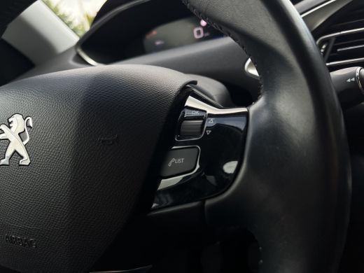 Peugeot 308 SW 1.2 PureTech Blue Lease Allure Trekhaak | Keyless | Full map navigatie | Parkeersensoren voor ... ActivLease financial lease