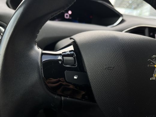Peugeot 308 SW 1.2 PureTech Blue Lease Allure Trekhaak | Keyless | Full map navigatie | Parkeersensoren voor ... ActivLease financial lease