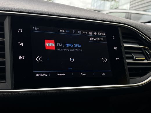 Peugeot 308 SW 1.2 PureTech Blue Lease Allure Trekhaak | Keyless | Full map navigatie | Parkeersensoren voor ... ActivLease financial lease
