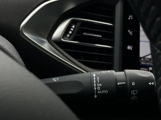 Peugeot 308 SW 1.2 PureTech Blue Lease Allure Trekhaak | Keyless | Full map navigatie | Parkeersensoren voor ... ActivLease financial lease