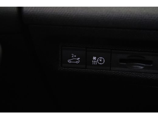 Peugeot e-308 GT EV 54 kWh | LUXE UITVOERING | 360 GRADEN CAMERA | AGR COMFORT STOELEN | STOEL & STUURVERWARMIN... ActivLease financial lease
