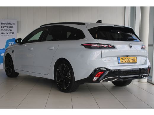 Peugeot e-308 GT EV 54 kWh | LUXE UITVOERING | 360 GRADEN CAMERA | AGR COMFORT STOELEN | STOEL & STUURVERWARMIN... ActivLease financial lease