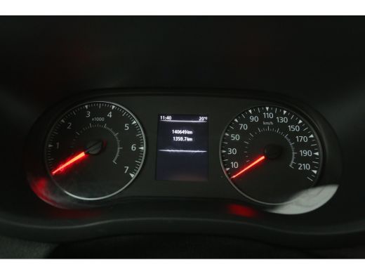 Renault Master T35 2.3 dCi L2H2 | Airco | Cruise | Traanplaat | 3 Persoons | Parkeersensoren | Trekhaak ActivLease financial lease