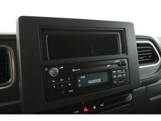 Renault Master T35 2.3 dCi L2H2 | Airco | Cruise | Traanplaat | 3 Persoons | Parkeersensoren | Trekhaak ActivLease financial lease