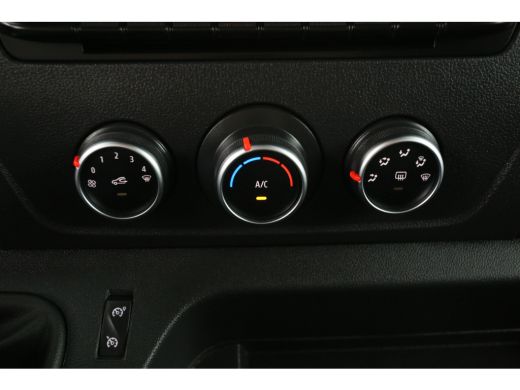 Renault Master T35 2.3 dCi L2H2 | Airco | Cruise | Traanplaat | 3 Persoons | Parkeersensoren | Trekhaak ActivLease financial lease