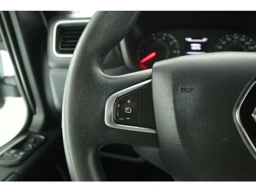 Renault Master T35 2.3 dCi L2H2 | Airco | Cruise | Traanplaat | 3 Persoons | Parkeersensoren | Trekhaak ActivLease financial lease