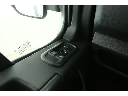 Renault Master T35 2.3 dCi L2H2 | Airco | Cruise | Traanplaat | 3 Persoons | Parkeersensoren | Trekhaak ActivLease financial lease