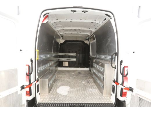 Renault Master T35 2.3 dCi L2H2 | Airco | Cruise | Traanplaat | 3 Persoons | Parkeersensoren | Trekhaak ActivLease financial lease
