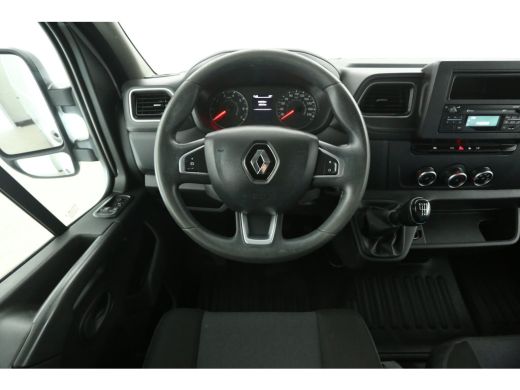 Renault Master T35 2.3 dCi L2H2 | Airco | Cruise | Traanplaat | 3 Persoons | Parkeersensoren | Trekhaak ActivLease financial lease