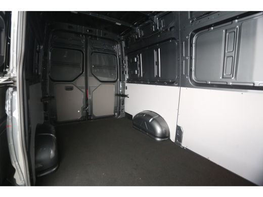 Volkswagen Crafter 2.0 TDI DSG HERO EDITION L3H3 | 140PK | FACELIFT MODEL | BPM VRIJ | 3000KG | TREKHAAK | VIRTUAL |... ActivLease financial lease