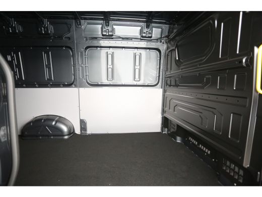 Volkswagen Crafter 2.0 TDI DSG HERO EDITION L3H3 | 140PK | FACELIFT MODEL | BPM VRIJ | 3000KG | TREKHAAK | VIRTUAL |... ActivLease financial lease