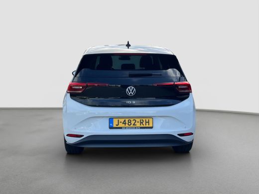 Volkswagen ID.3 First Plus 58 kWh Stoel+Stuurverwarming | Matrix LED | Keyless | Camera | PDC voor en achter ActivLease financial lease