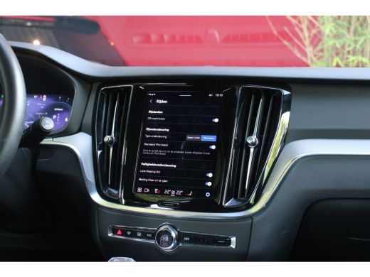 Volvo  V60 Cross Country 2.0 B5 AWD Plus | 360 Camera | Pilot Assist | Stuur/stoelverwarming | Memory Seats ActivLease financial lease