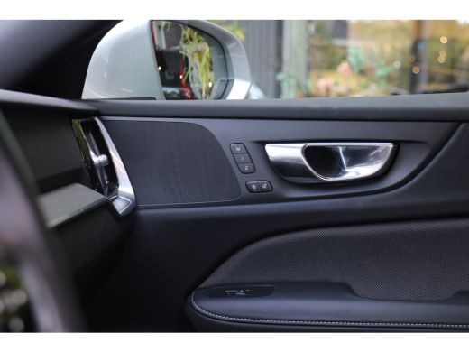 Volvo  V60 Cross Country 2.0 B5 AWD Plus | 360 Camera | Pilot Assist | Stuur/stoelverwarming | Memory Seats ActivLease financial lease