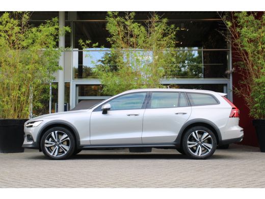 Volvo  V60 Cross Country 2.0 B5 AWD Plus | 360 Camera | Pilot Assist | Stuur/stoelverwarming | Memory Seats ActivLease financial lease