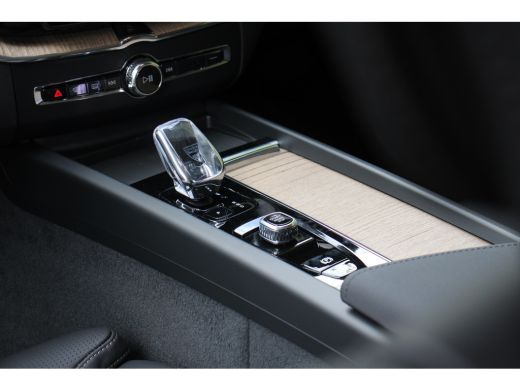 Volvo  XC60 T6 AWD Plug-in Hybrid Ultra Dark | Luchtvering | Bowers&Wilkins | Massage | Panoramadak | Pilot A... ActivLease financial lease