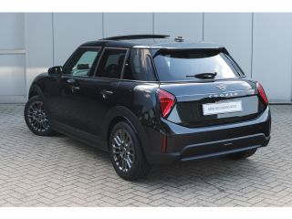 Mini 5-Deurs Cooper C Automaat / Favoured / Pakket L / 17" U-Spoke grey