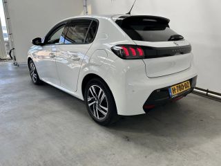 Peugeot 208 1.2 PureTech Blue Lease Allure | Achterbank in delen neerklapbaar | Achteruitrijcamera | Airco (a...
