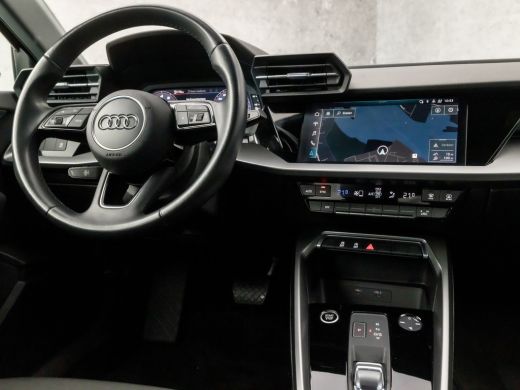 Audi A3 Limousine 35 TFSI Sport 150Pk Automaat (APPLE CARPLAY, GROOT NAVI, CLIMATE, GETINT GLAS, PARKEERS... ActivLease financial lease