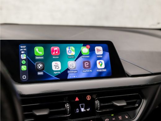 BMW 1 Serie 118i M Sport Automaat (APPLE CARPLAY, M PAKKET, STUUR/STOELVERWARMING, SFEERVERLICHTING, SPORTSTO... ActivLease financial lease
