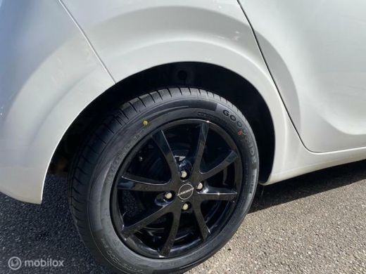 Kia Picanto 1.0 67pk Sport Velgen zwart hoogglans + nieuwe banden , Airco , Cruise controle , Bluetooth - Spo... ActivLease financial lease