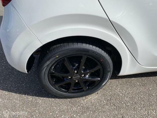 Kia Picanto 1.0 67pk Sport Velgen zwart hoogglans + nieuwe banden , Airco , Cruise controle , Bluetooth - Spo... ActivLease financial lease