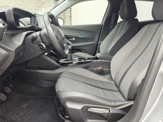 Peugeot 2008 1.2 PureTech Allure Pack | Achterbank in delen neerklapbaar | Achteruitrijcamera | Airco (automat... ActivLease financial lease