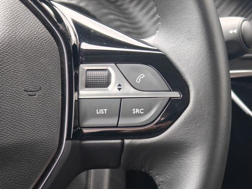 Peugeot 2008 1.2 PureTech Allure Pack | Achterbank in delen neerklapbaar | Achteruitrijcamera | Airco (automat... ActivLease financial lease