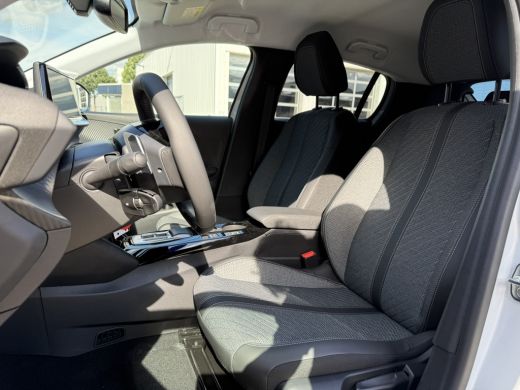 Peugeot 208 1.2 Hybrid 110 e-DCS6 Allure | Achterspoiler | Achteruitrijcamera | Camera voor ActivLease financial lease