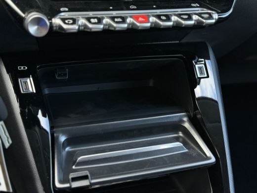 Peugeot 208 1.2 Hybrid 110 e-DCS6 Allure | Achterspoiler | Achteruitrijcamera | Camera voor ActivLease financial lease