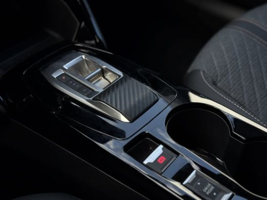 Peugeot 208 1.2 Hybrid 110 e-DCS6 Allure | Achterspoiler | Achteruitrijcamera | Camera voor ActivLease financial lease