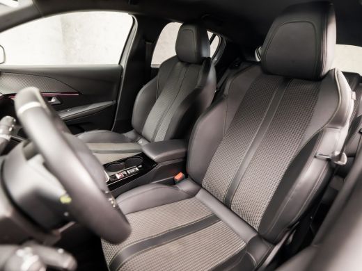 Peugeot 208 1.2 PureTech GT Sport (VIRTUAL COCKPIT, APPLE CARPLAY, GROOT NAVI, LEDER, 360 CAMERA, ADAPTIVE CR... ActivLease financial lease
