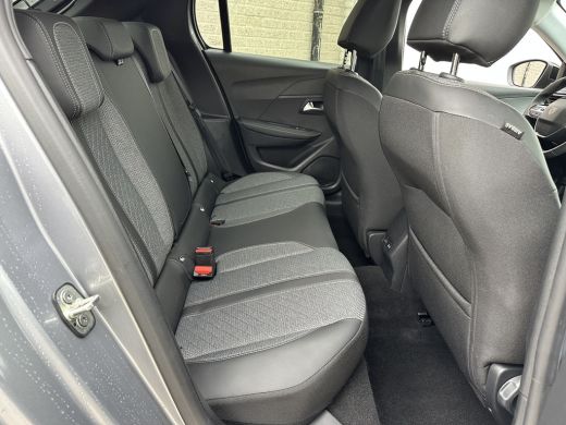 Peugeot 208 Hybrid 100 e-DCS6 Allure | Achterbank in delen neerklapbaar | Apple Carplay/Android Auto|telefoon... ActivLease financial lease