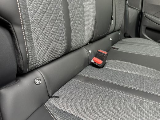 Peugeot 208 Hybrid 100 e-DCS6 Allure | Achterbank in delen neerklapbaar | Apple Carplay/Android Auto|telefoon... ActivLease financial lease