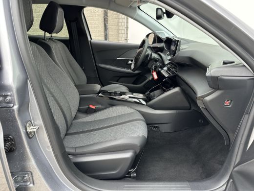 Peugeot 208 Hybrid 100 e-DCS6 Allure | Achterbank in delen neerklapbaar | Apple Carplay/Android Auto|telefoon... ActivLease financial lease