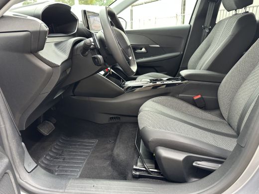 Peugeot 208 Hybrid 100 e-DCS6 Allure | Achterbank in delen neerklapbaar | Apple Carplay/Android Auto|telefoon... ActivLease financial lease