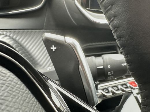 Peugeot 208 Hybrid 100 e-DCS6 Allure | Achterbank in delen neerklapbaar | Apple Carplay/Android Auto|telefoon... ActivLease financial lease