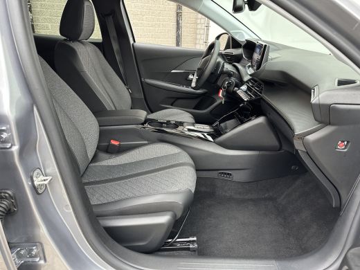 Peugeot 208 Hybrid 100 e-DCS6 Allure | Achterbank in delen neerklapbaar | Achteruitrijcamera | Apple Carplay/... ActivLease financial lease