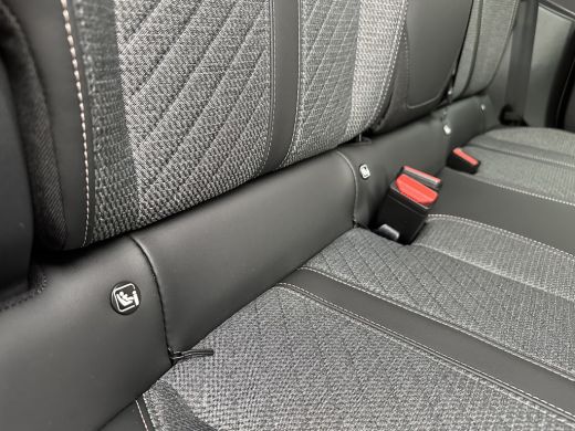 Peugeot 208 Hybrid 100 e-DCS6 Allure | Achterbank in delen neerklapbaar | Achteruitrijcamera | Apple Carplay/... ActivLease financial lease