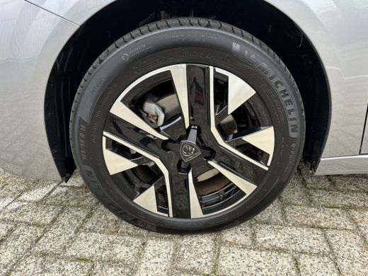 Peugeot 208 Hybrid 100 e-DCS6 Allure | Achterbank in delen neerklapbaar | Achteruitrijcamera | Apple Carplay/... ActivLease financial lease
