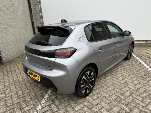 Peugeot 208 Hybrid 100 e-DCS6 Allure | Achterbank in delen neerklapbaar | Achteruitrijcamera | Apple Carplay/... ActivLease financial lease