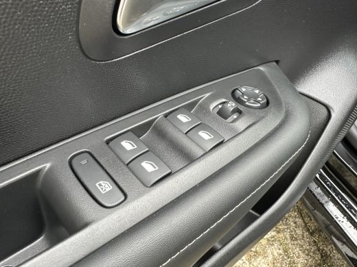 Peugeot 208 Hybrid 100 e-DCS6 Allure | Achterbank in delen neerklapbaar | Achteruitrijcamera | Apple Carplay/... ActivLease financial lease